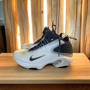 2000’s DS Nike Triple Clutch Men’s Sneaker Size 9.5 White Midnight Navy #050103